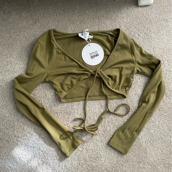 PRINCESS POLLY LONG SLEEVE CROP TOP - Picture 1 of 1